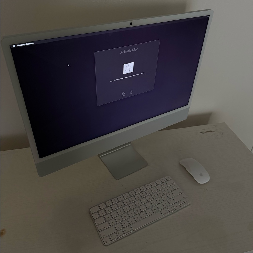 IMac 24inch all in one, m4 chip, 8 core cpu 8 core gpu 16GB 256 SSD silver